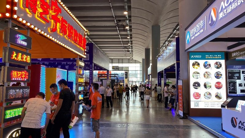 门头招牌：不发光与发光的区别解析
