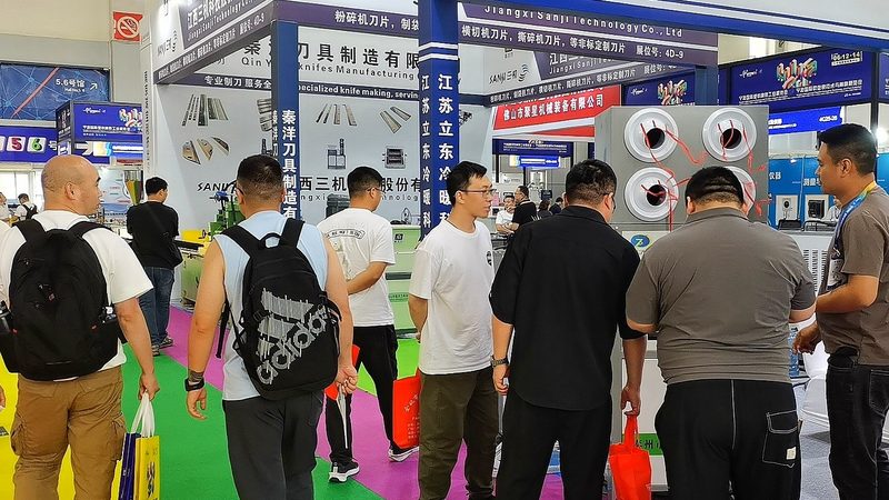 年会舞台搭建推荐方案：如何打造一场视觉盛宴